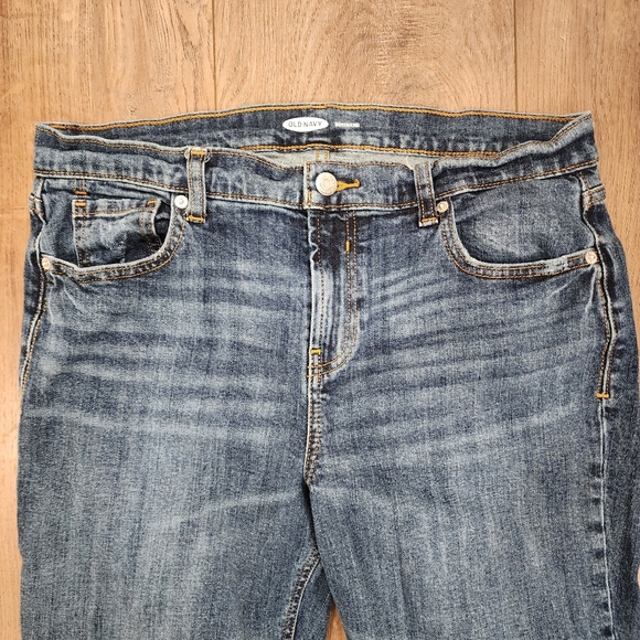Old Navy Boyfriend Straight Jeans Medium Wash Denim Raw Hem Mid-Rise size 8 - Picture 2 of 6